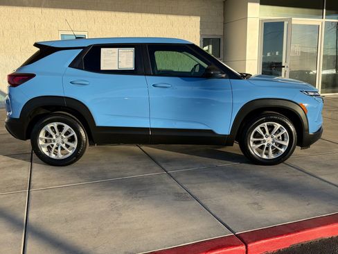 Used 2024 Chevrolet TrailBlazer LS w/ LS Convenience Package image 2
