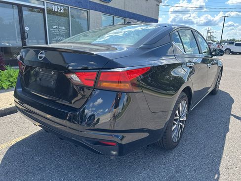 Used 2025 Nissan Altima 2.5 SV FWD image 4