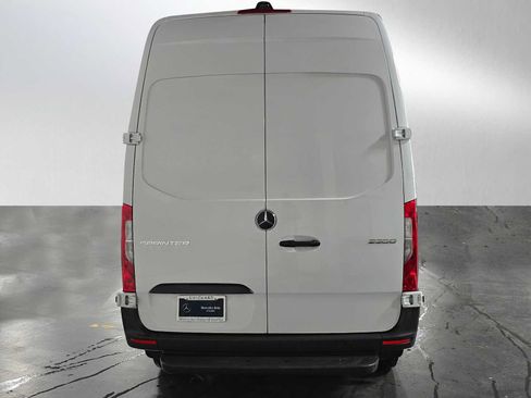 Used 2025 Mercedes-Benz Sprinter 2500 image 4