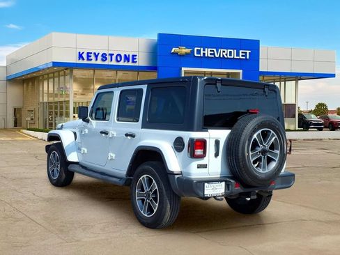Used 2023 Jeep Wrangler Unlimited Sahara w/ Cold Weather Group AWD/4WD image 5