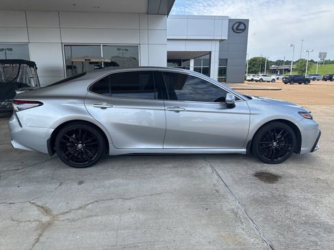 Used 2023 Toyota Camry XSE FWD image 8