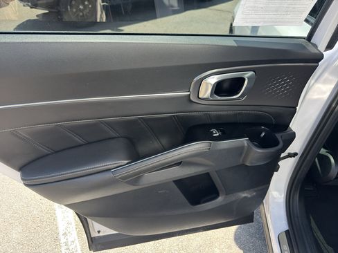 Used 2023 Kia Sorento SX AWD/4WD image 18