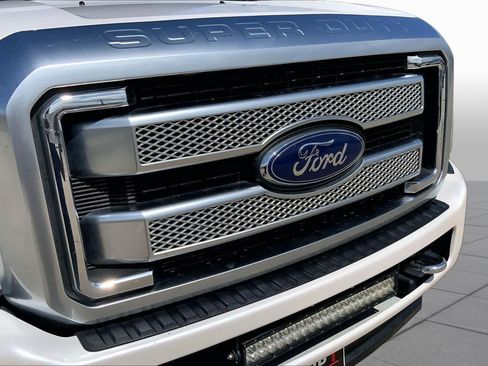 Used 2015 Ford F250 Platinum w/ FX4 Off-Road Package AWD/4WD image 29