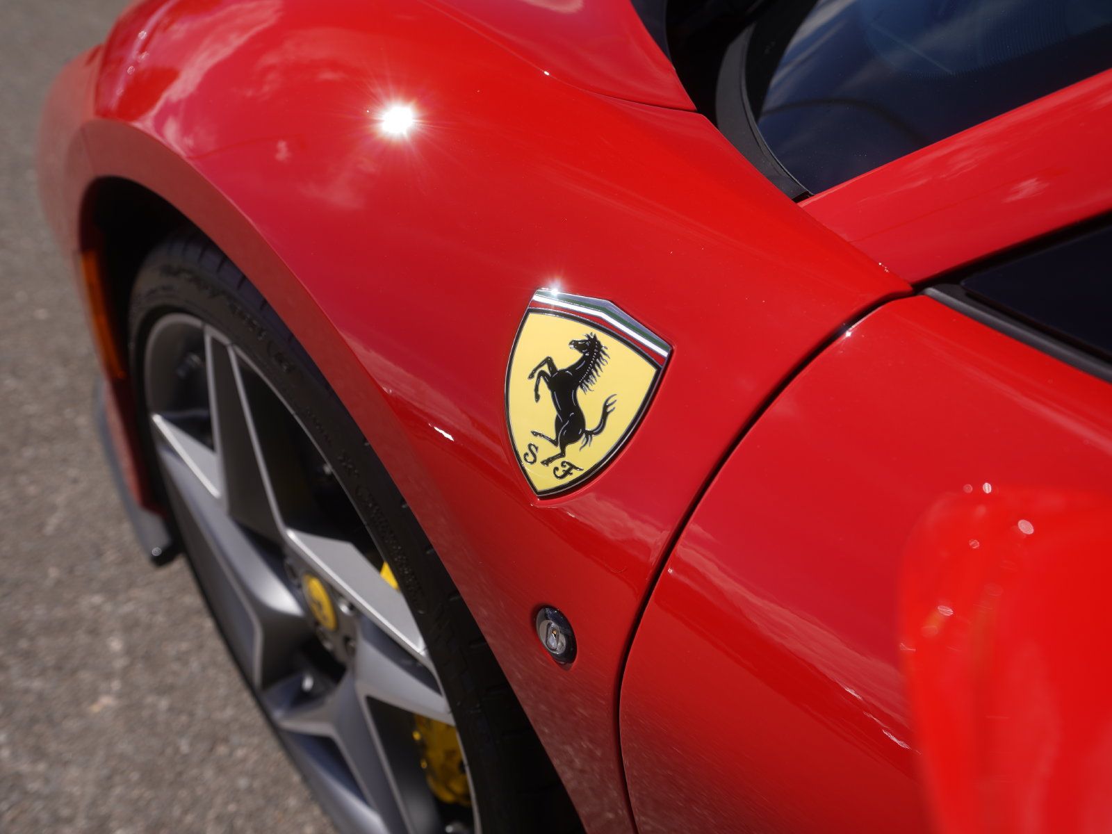 Used 2023 Ferrari F8 Tributo RWD image 16