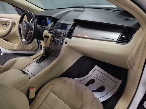 Used 2015 Ford Taurus SEL image 23