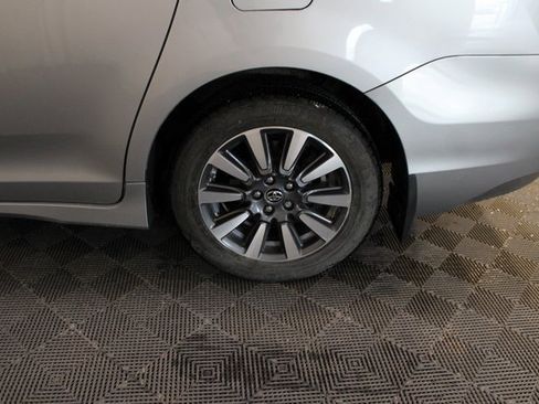 Used 2018 Toyota Sienna Limited image 10