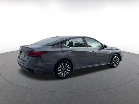 Used 2025 Nissan Altima 2.5 SV image 15