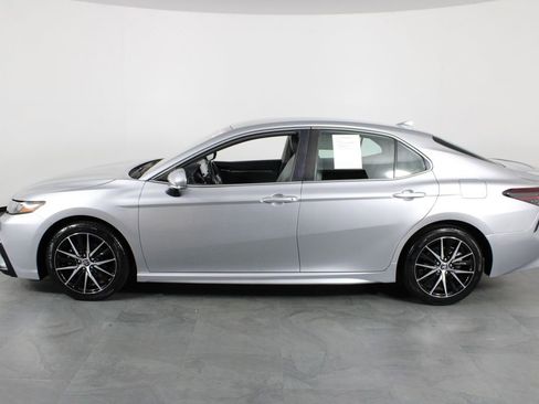 Used 2023 Toyota Camry SE image 10