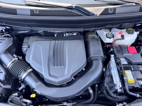 Used 2024 Chevrolet Traverse LT FWD image 36