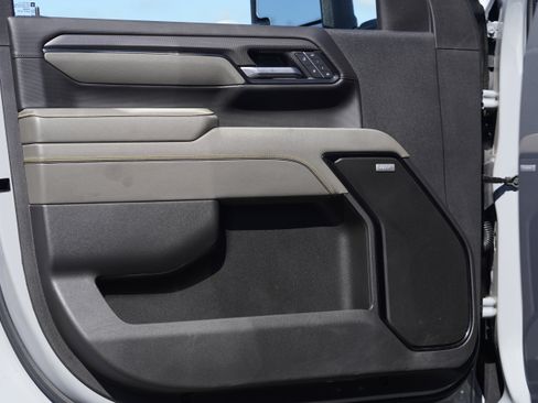 Used 2025 Chevrolet Silverado 2500 ZR2 w/ Technology Package image 32