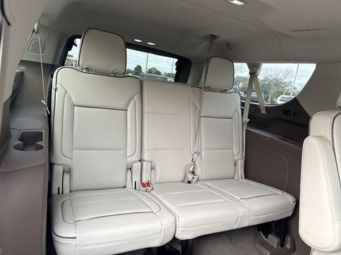 Used 2021 GMC Yukon XL Denali w/ Denali Premium Package image 23