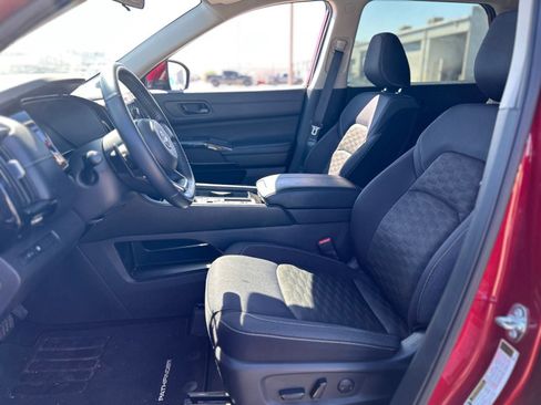 Used 2024 Nissan Pathfinder SV w/ Black Appearance Package image 15