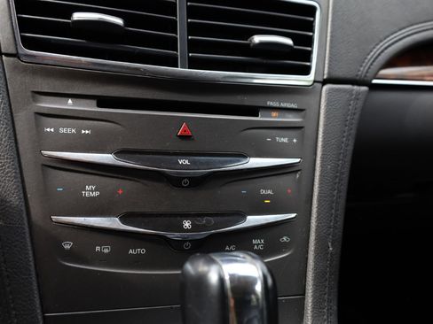 Used 2019 Lincoln MKT AWD image 24