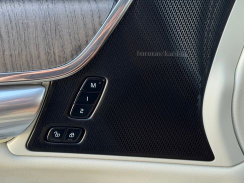 Used 2024 Volvo S90 T8 Ultimate image 18