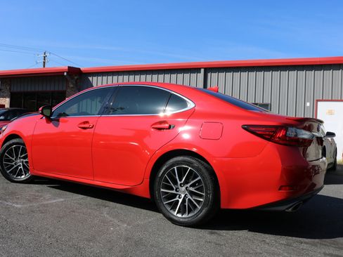 Used 2016 Lexus ES 350 w/ Luxury Package w/Wood Trim image 2