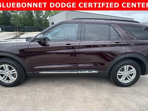 Used 2023 Ford Explorer XLT image 8