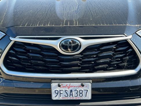 Used 2023 Toyota Highlander XLE image 12