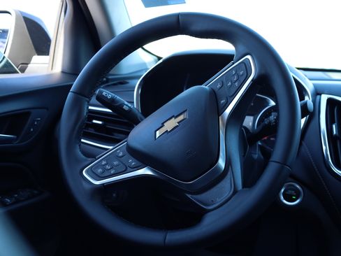 Used 2023 Chevrolet Equinox Premier image 9