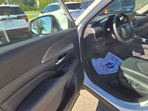 Used 2025 Toyota Grand Highlander AWD image 6