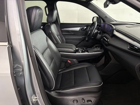 Used 2025 Buick Enclave Preferred FWD image 44