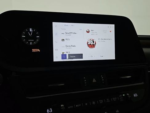 Used 2025 Lexus ES 350 w/ Premium Package image 18