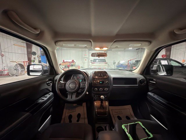 Used 2011 Jeep Patriot Latitude AWD/4WD image 17