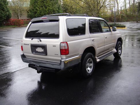 Used 2000 Toyota 4Runner SR5 image 7