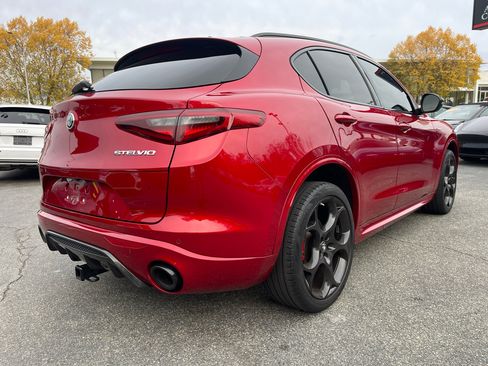 Used 2023 Alfa Romeo Stelvio Veloce image 9