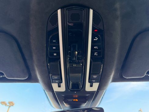 Used 2022 Porsche Cayenne Turbo image 33