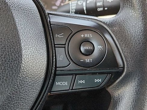 Used 2021 Toyota RAV4 XLE FWD image 17