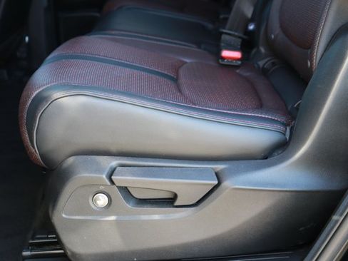 Certified 2025 Honda Pilot Black Edition image 15