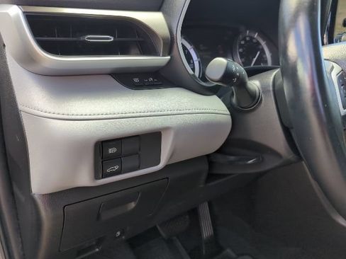 Used 2022 Toyota Highlander XLE AWD/4WD image 14