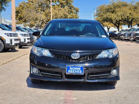 Used 2014 Toyota Camry SE image 2