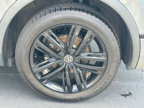 Used 2022 Volkswagen Tiguan SE R-Line AWD/4WD image 28