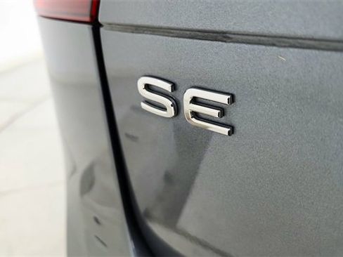 Used 2023 Volkswagen Tiguan SE R-Line image 17