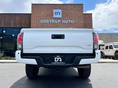 Used 2017 Toyota Tacoma TRD Off-Road AWD/4WD image 5