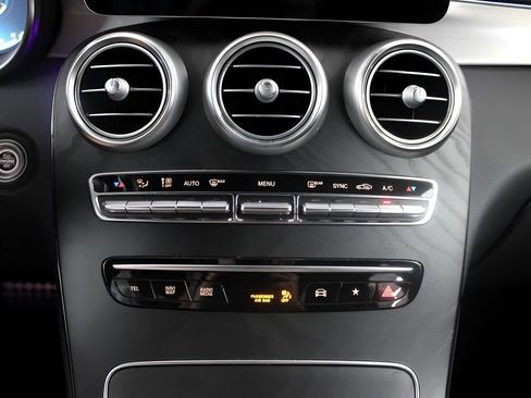 Used 2022 Mercedes-Benz GLC 300 image 34