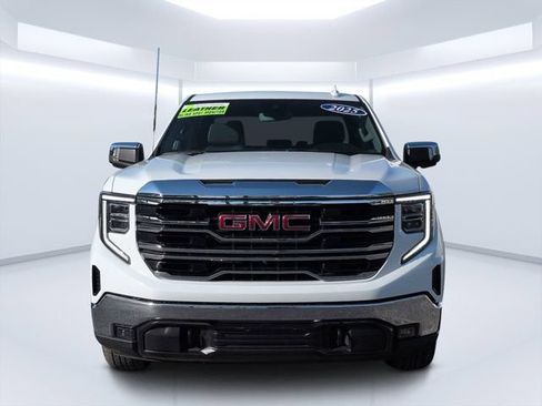 Used 2025 GMC Sierra 1500 SLT AWD/4WD image 8