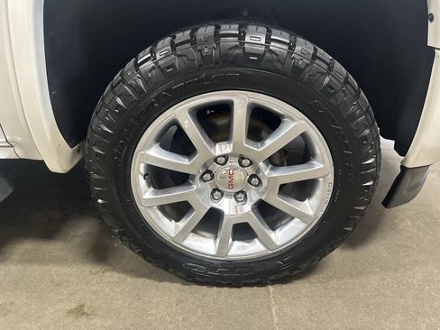Used 2015 GMC Sierra 1500 Denali w/ Driver Alert Package AWD/4WD image 8