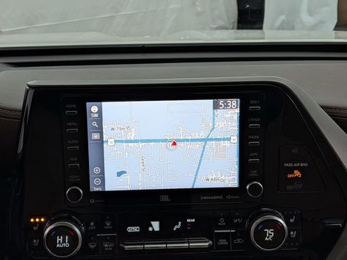 Used 2021 Toyota Highlander Limited image 31