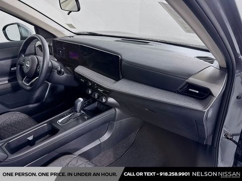 Used 2025 Nissan Kicks SV AWD/4WD image 26