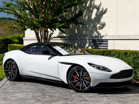Used 2019 Aston Martin DB11 Volante image 13