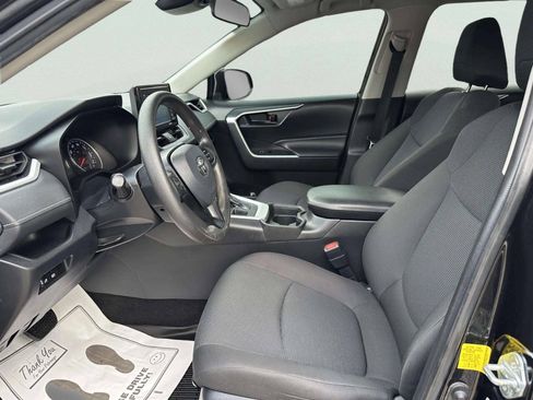 Used 2021 Toyota RAV4 LE AWD/4WD image 9