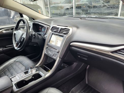 Used 2017 Ford Fusion SE w/ Fusion SE Technology Package image 20