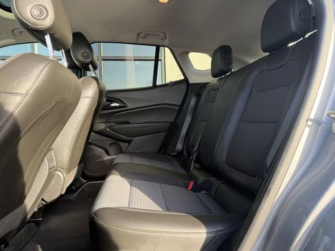 Used 2024 Chevrolet Trax LT w/ Sunroof Package image 23