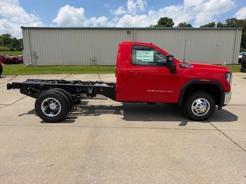 New 2026 GMC Sierra 3500 SLE w/ SLE Convenience Package RWD image 2