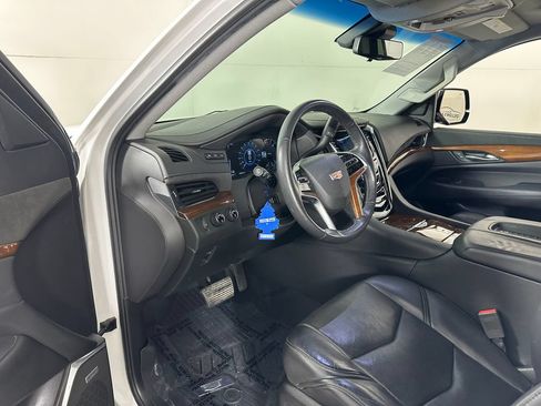 Used 2018 Cadillac Escalade Premium Luxury AWD/4WD image 18