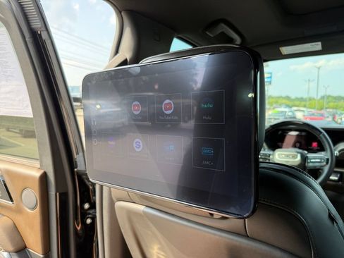 Used 2025 GMC Yukon XL Denali Ultimate AWD/4WD image 18