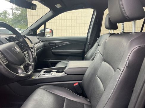Used 2025 Honda Passport EX-L image 11