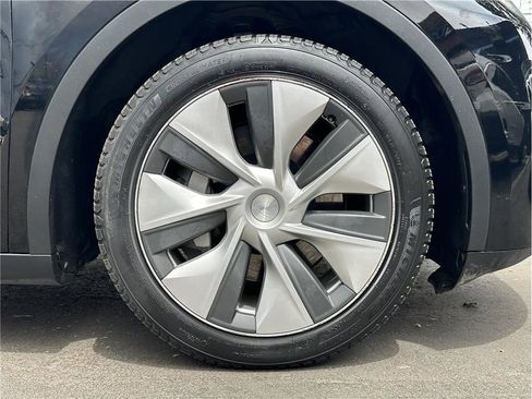 Used 2023 Tesla Model Y Long Range AWD/4WD image 30